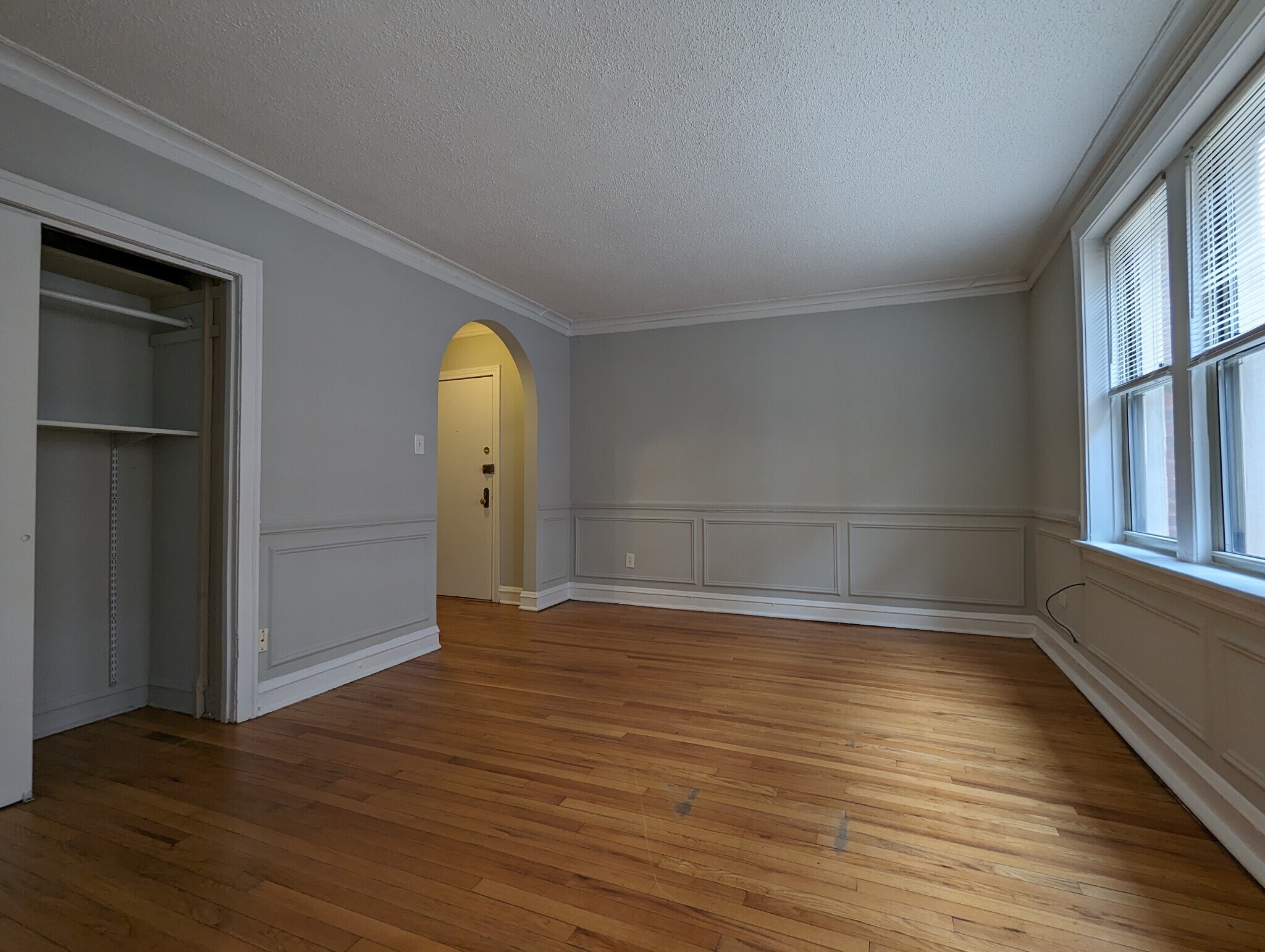 Building Photo - 542 W Surf St