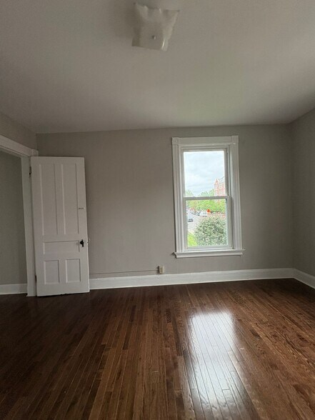 Building Photo - 83 Sachem St