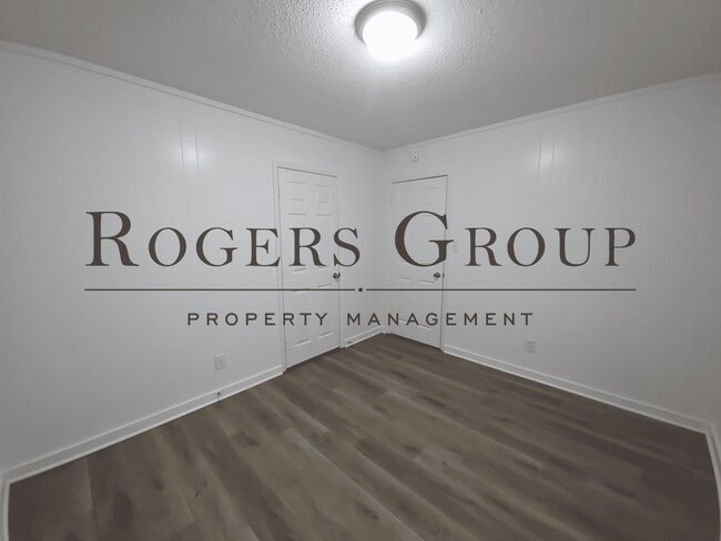 Building Photo - #450 - 102-104 Carter St Duplex