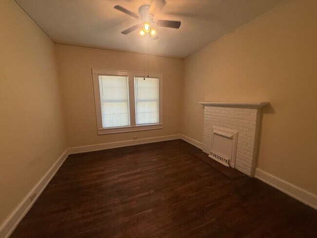 Building Photo - 911 Shady Oak Ln