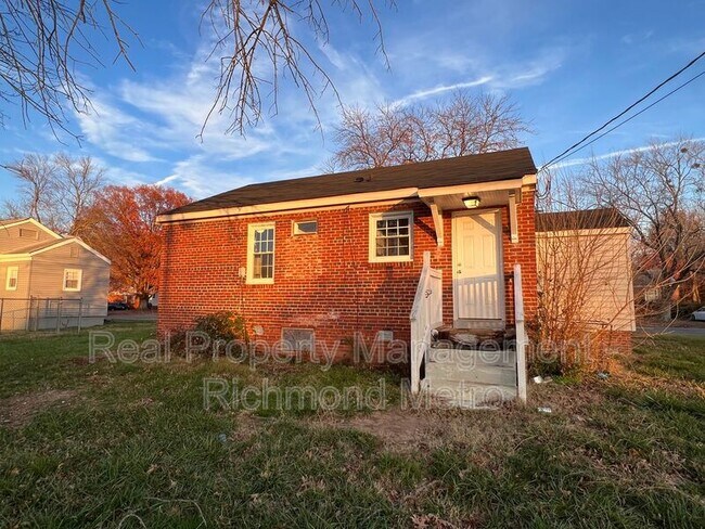 Building Photo - 4608 Eastover Ave