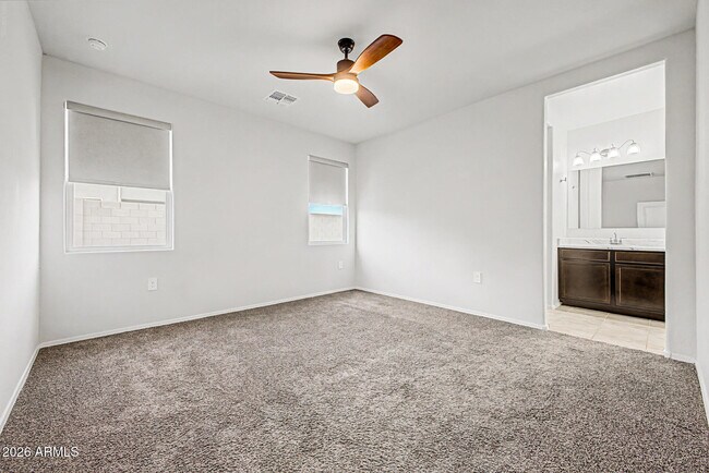 Building Photo - 1302 W Raymond Ave