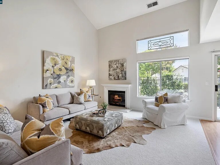 Living Room with high ceilings - 33 Maximo Ct