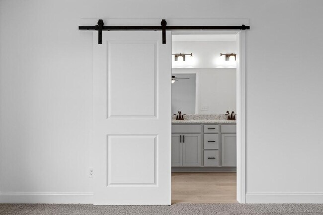 Building Photo - Beautiful 3-Bed Townhome at James Creek, Now Offering ONE MONTH FREE RENT!!!