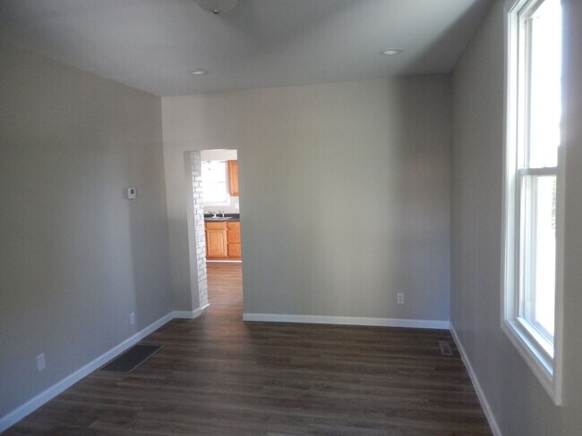Building Photo - Newly Remodeled 3BR, 2BA, Single Family Home - SHOWING SOON!