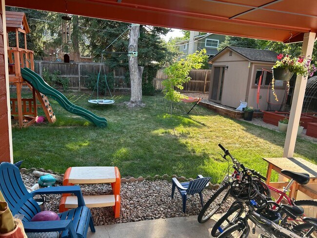 Building Photo - Gorgeous 5 Bed/3.5 Bath Home in Broomfield!