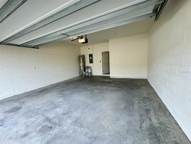 Building Photo - 16085 Scarpetta St