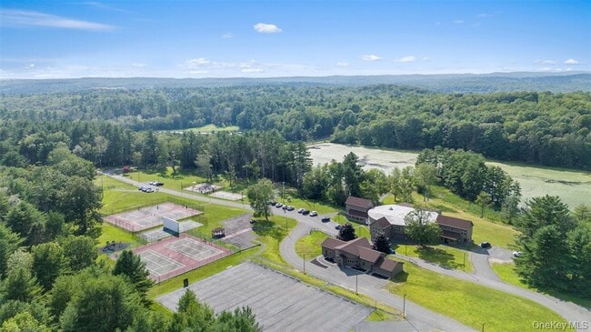 Building Photo - 75 Pebble Path