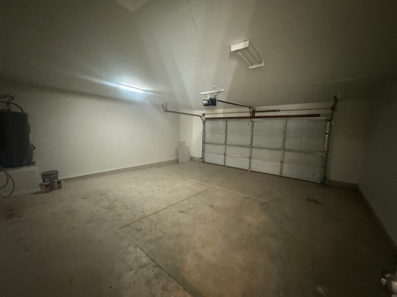 Building Photo - 2702 E Juniper Ave