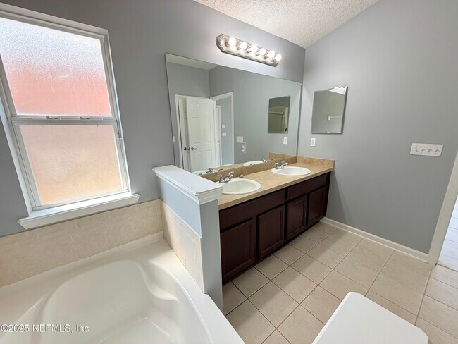 Building Photo - 14793 Falling Waters Dr
