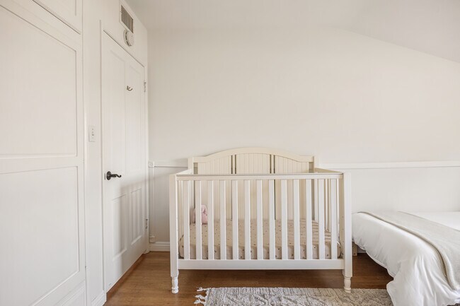 Building Photo - 2510 Santiago St