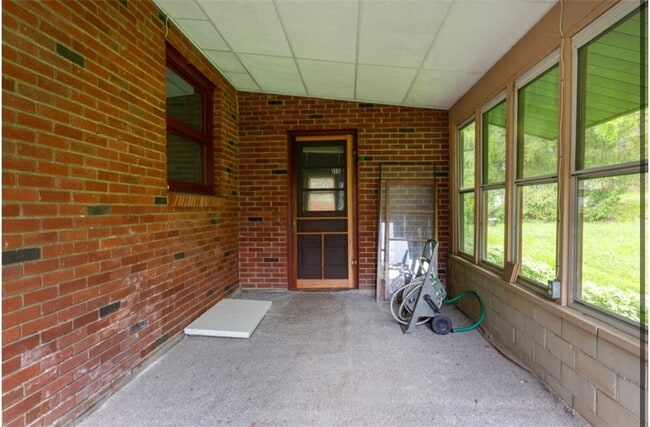 Building Photo - 120 Donovan Dr