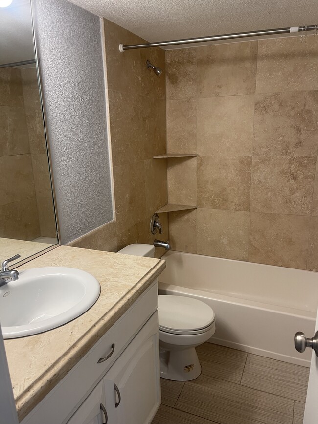 Building Photo - 10236 Regal Oaks Dr
