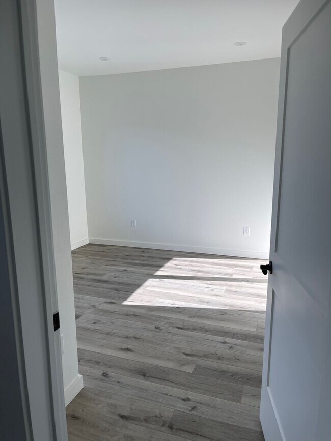 Building Photo - NEW! 2 Bedroom on campus! First Month Free!!