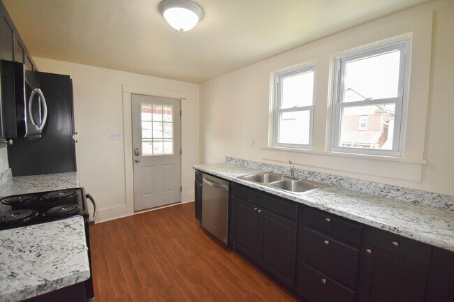 Building Photo - RDBSR108