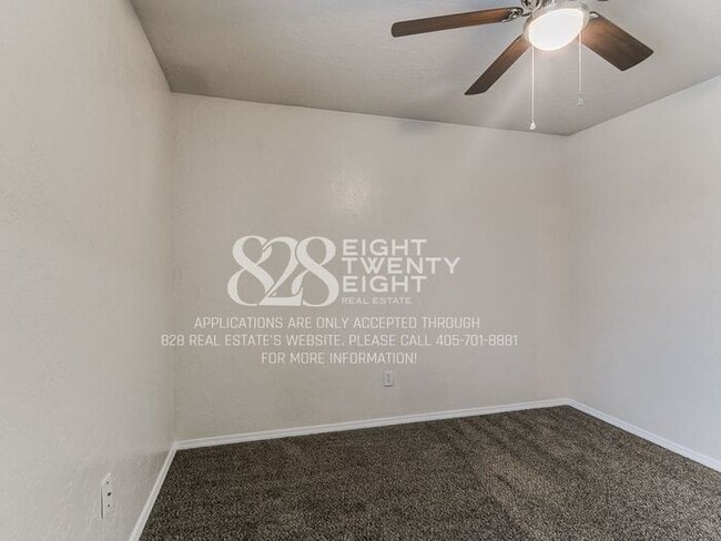 Building Photo - *AVAILABLE NOW!* Spacious 3 Bed/2.5 Bath Duplex Townhome Available in Norman!