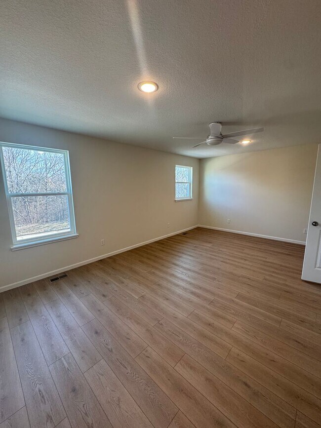 Building Photo - 4919-4921 Silver Mill Dr.