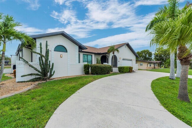 Building Photo - 105 Sinclair St SE