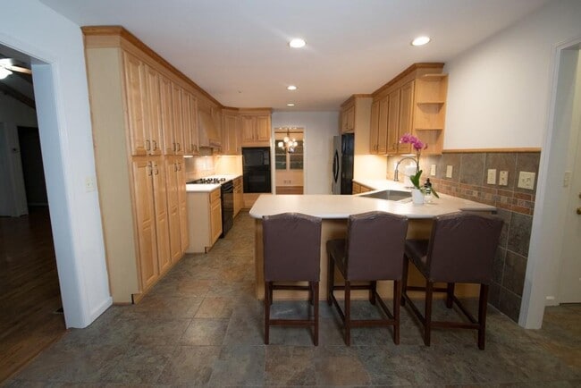 Building Photo - 376 Cochran Dr NW