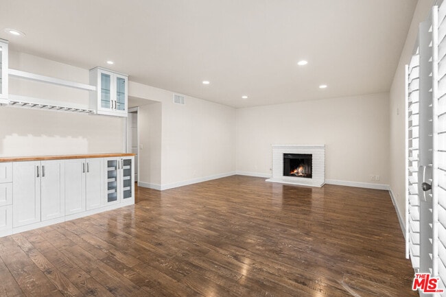 Building Photo - 9200 Wystone Ave