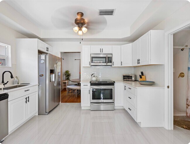 Building Photo - 424 28th St