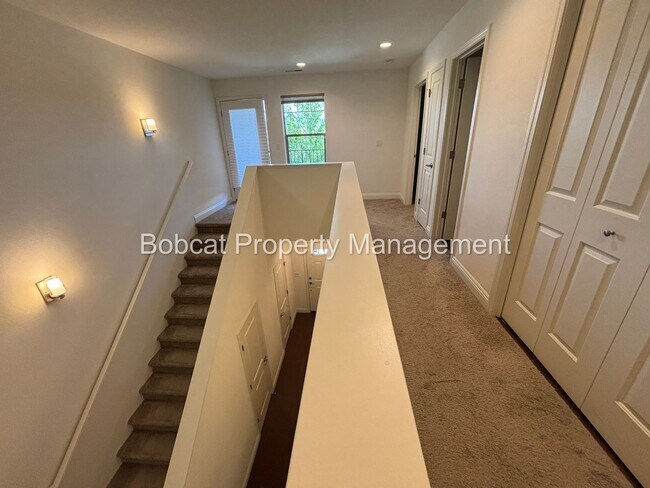 Building Photo - 3 Bed, 2.5 Bath, Townhome Located in Carson City - Mills Landing Community