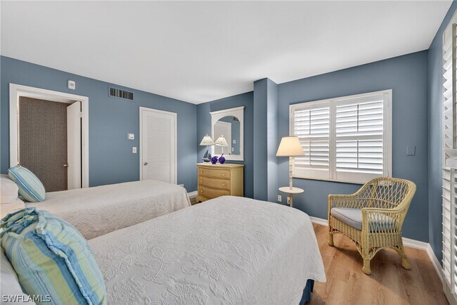 Building Photo - 3443 Gulf Shore Blvd N