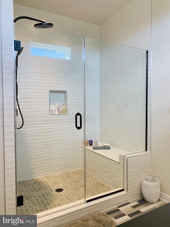 Building Photo - 23603 Hopewell Manor Terrace