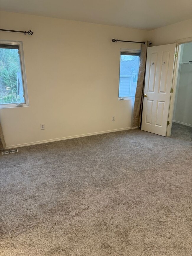 Building Photo - 3Bd/2.5Ba Sammamish House