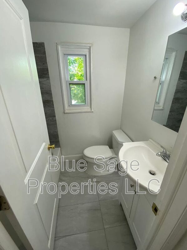 Building Photo - 25 Windsor Ln