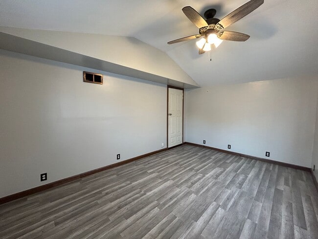 Building Photo - Freshly Updated 3-Bedroom, 1-Bathroom Home – $1,375/Month