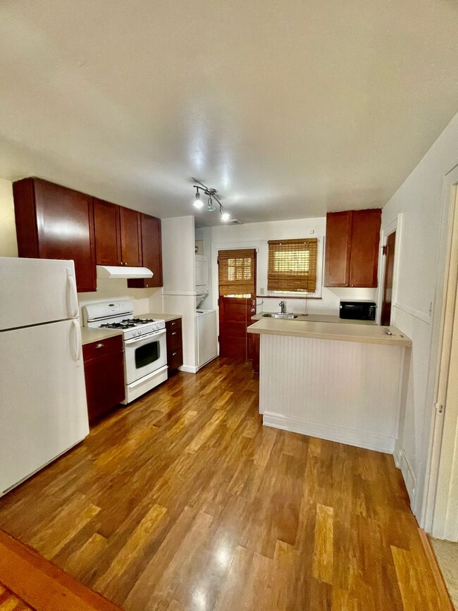 Building Photo - 1 Bed 1 Bath Pittsburgh PA