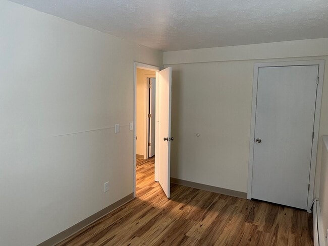 Building Photo - 2-11 Briarwood Dr
