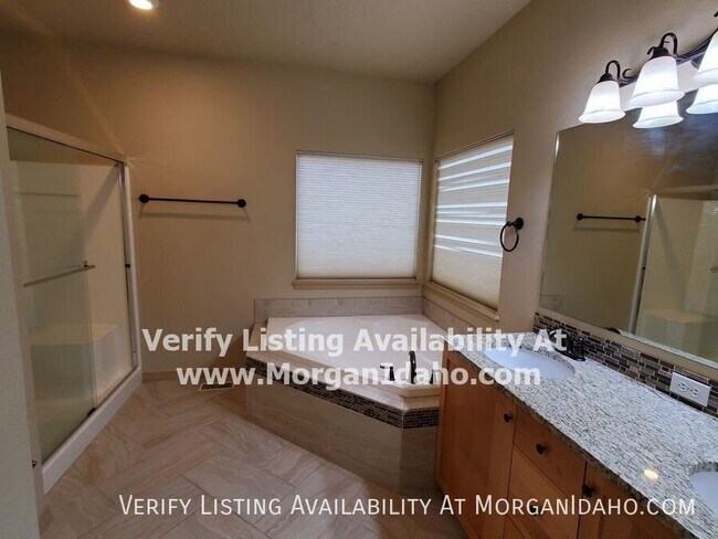Building Photo - 2330 W Trestle Dr