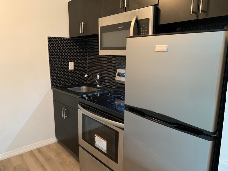 Building Photo - 1 Bed/1 Bath - Unit 2