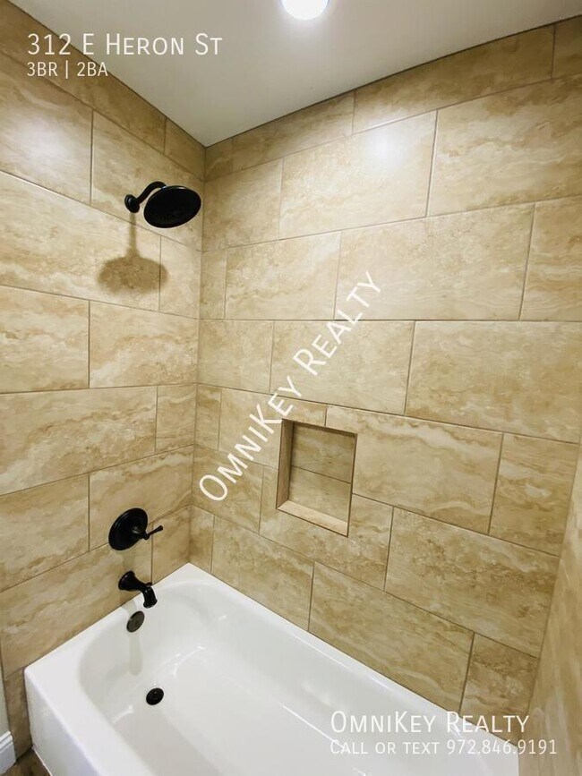 Building Photo - 312 E Heron St