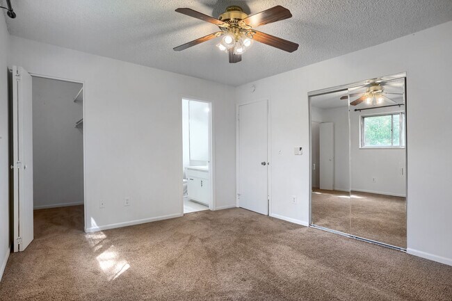 Building Photo - 14711 W Ellsworth Ave