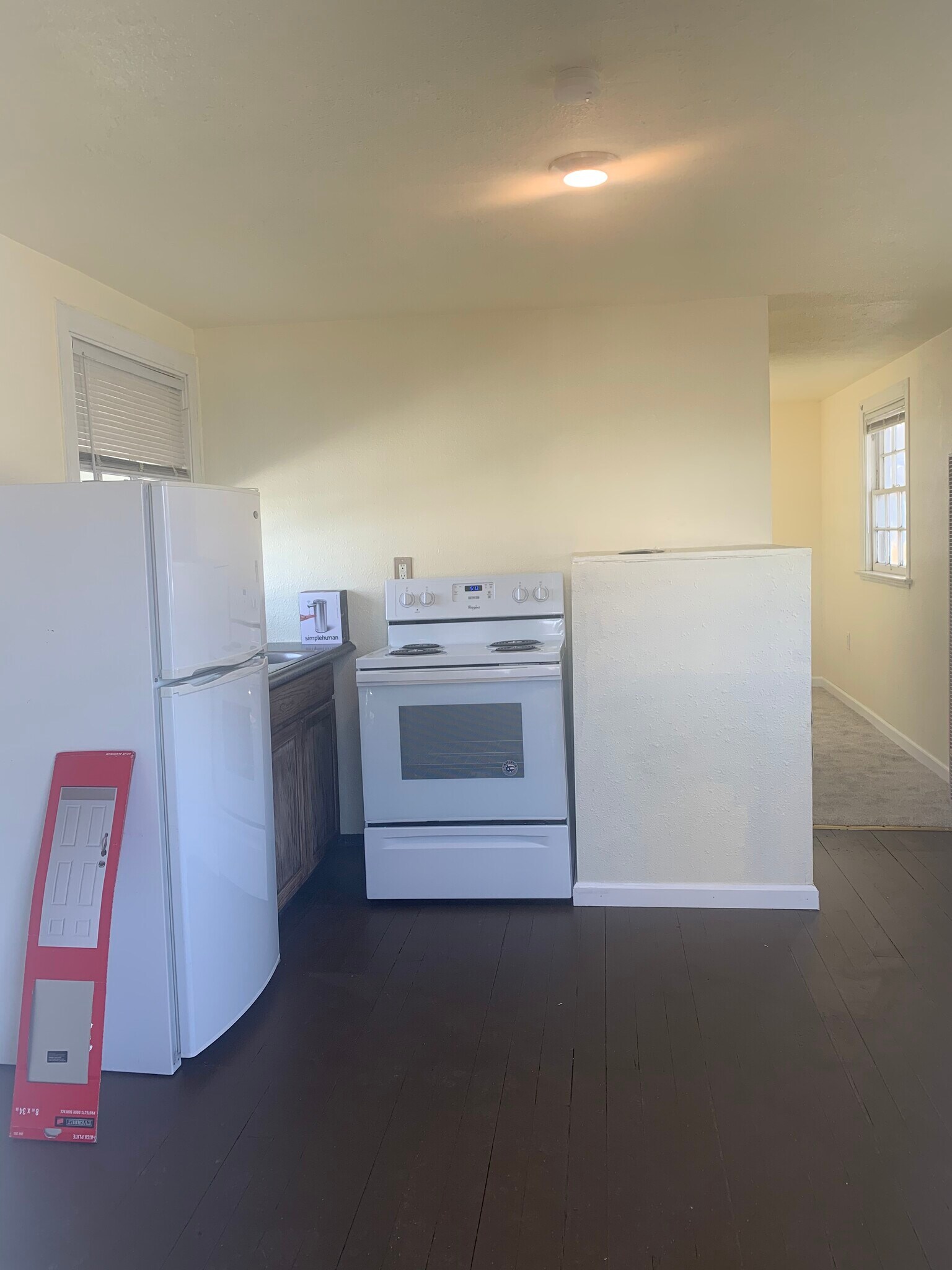 Stove and fridge included - 1380 Dartmouth Ave