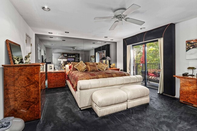 Building Photo - 540 N W Knoll Dr