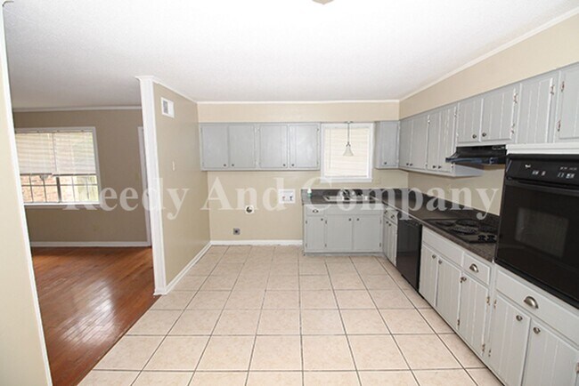 Building Photo - 3685 Bryn Mawr Dr