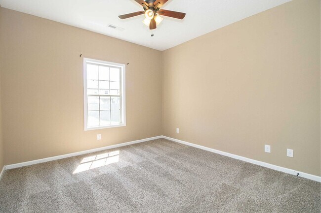 Building Photo - 105 Raider Dr