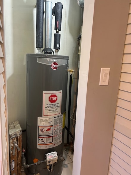 Building Photo - 6016 W Wabansia Ave