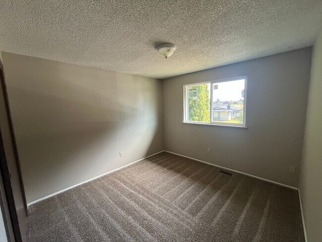 Building Photo - 11080 N Skagit St