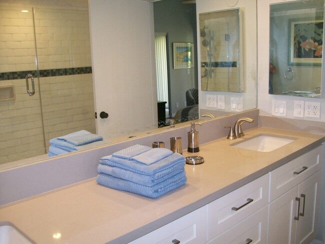 Building Photo - 35032 Mission Hills Dr