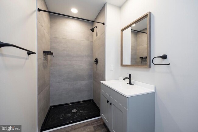 Building Photo - 14 S 4th Ave