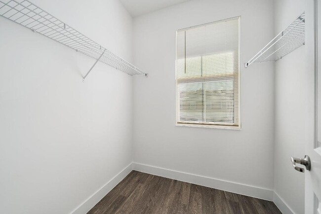 Building Photo - 4925 Pointe Midtown Way