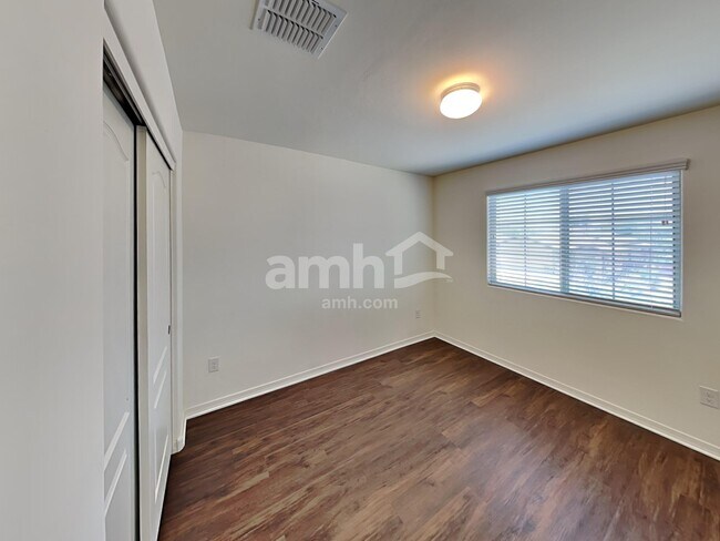 Building Photo - 11754 W Vanderbilt Farms Way