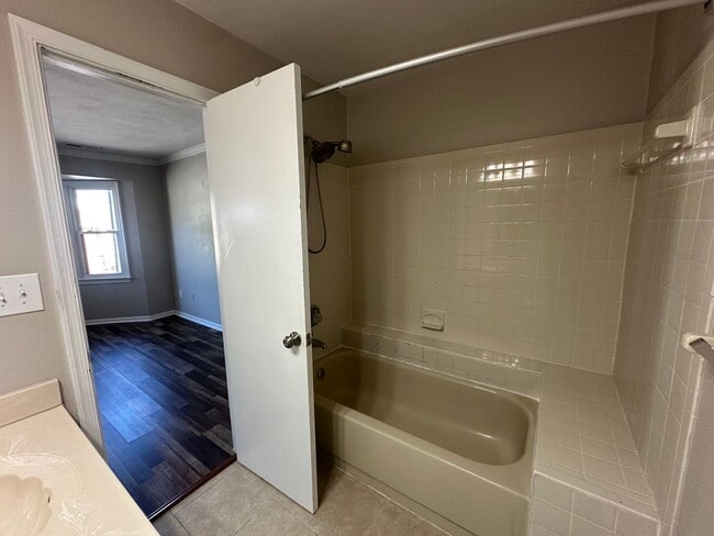 Building Photo - 2-bedroom, 2.5-bath Georgetown Colony Townhouse