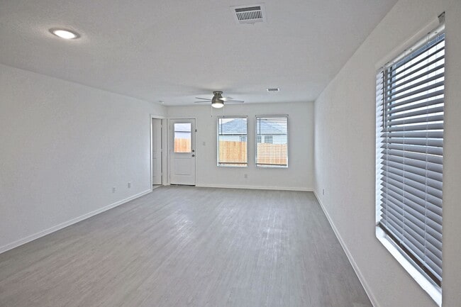 Building Photo - 350 Kayden Ct