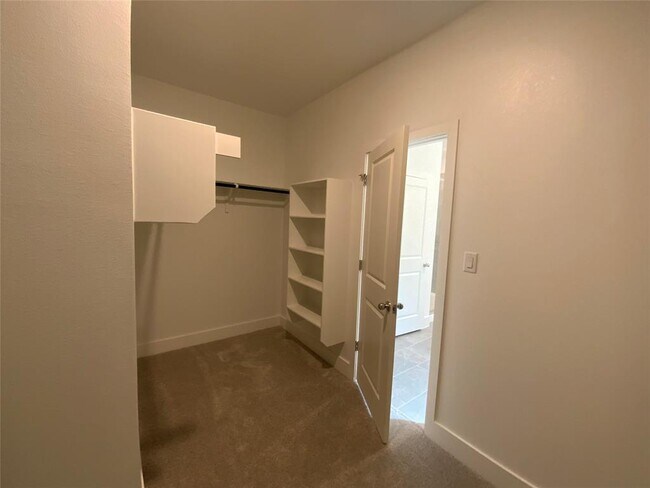 Building Photo - 537 Bauer Lp